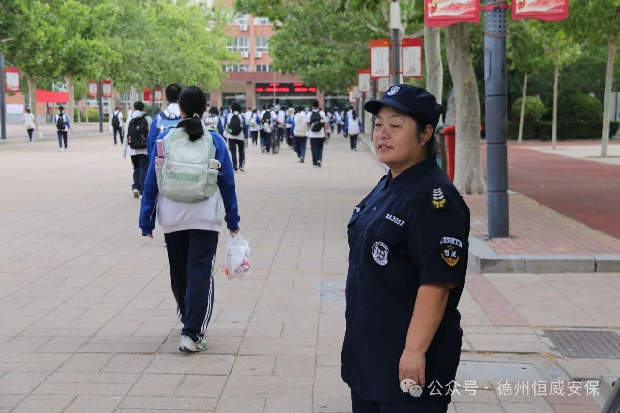 【凡人微光】于淑霞：畢業(yè)季的校門守望者，恒威保安用溫情守護(hù)校園安全